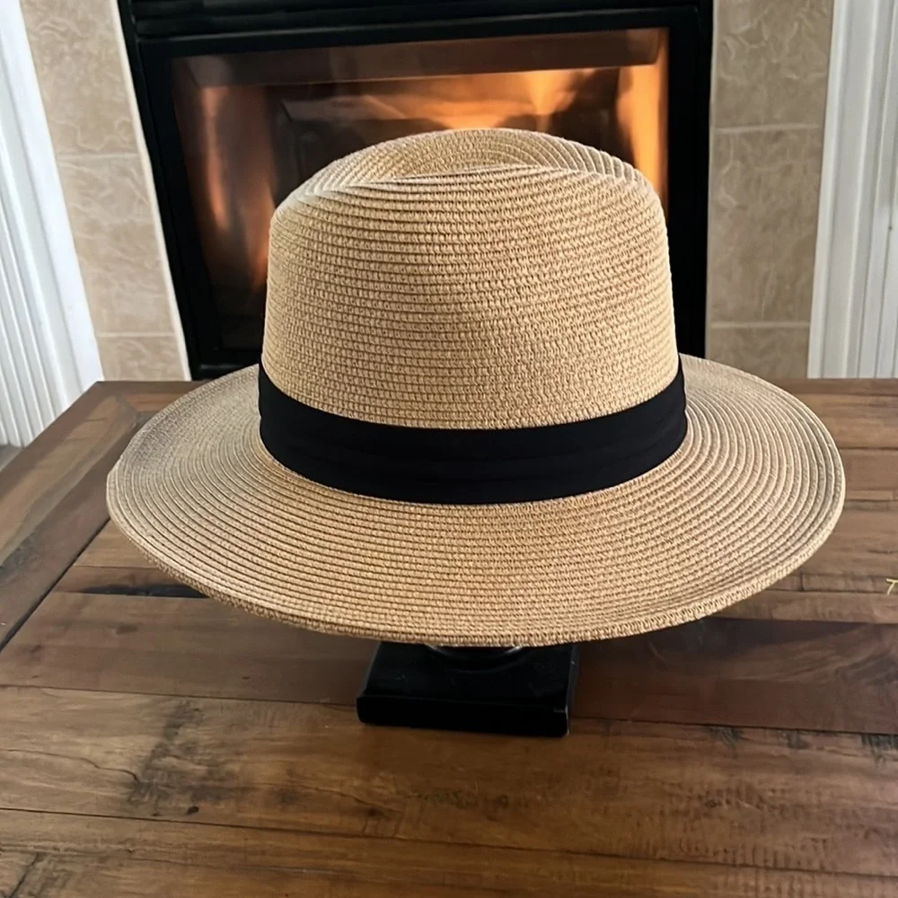 𝅺furtalk straw hat, size medium 22 “ circumference. In good condition